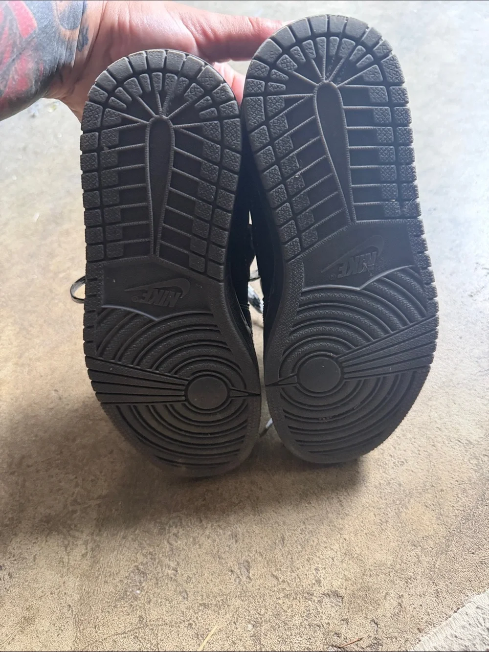 Travis Scott x Jordan 1 “black phantom” 5.5Y/7 women